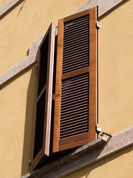 produzione-persiane-in-legno-su-misura produzione-persiane-in-legno-su-misura